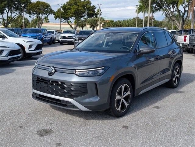 2026 Volkswagen Tiguan SE photo 3