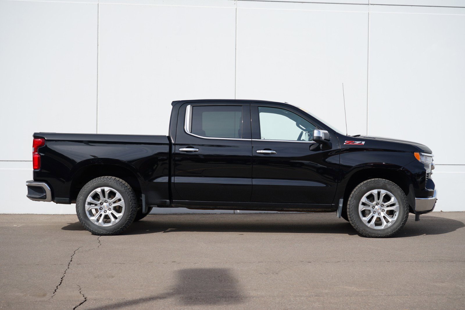 Used 2023 Chevrolet Silverado 1500 LTZ with VIN 3GCUDGE87PG261113 for sale in Cold Spring, Minnesota