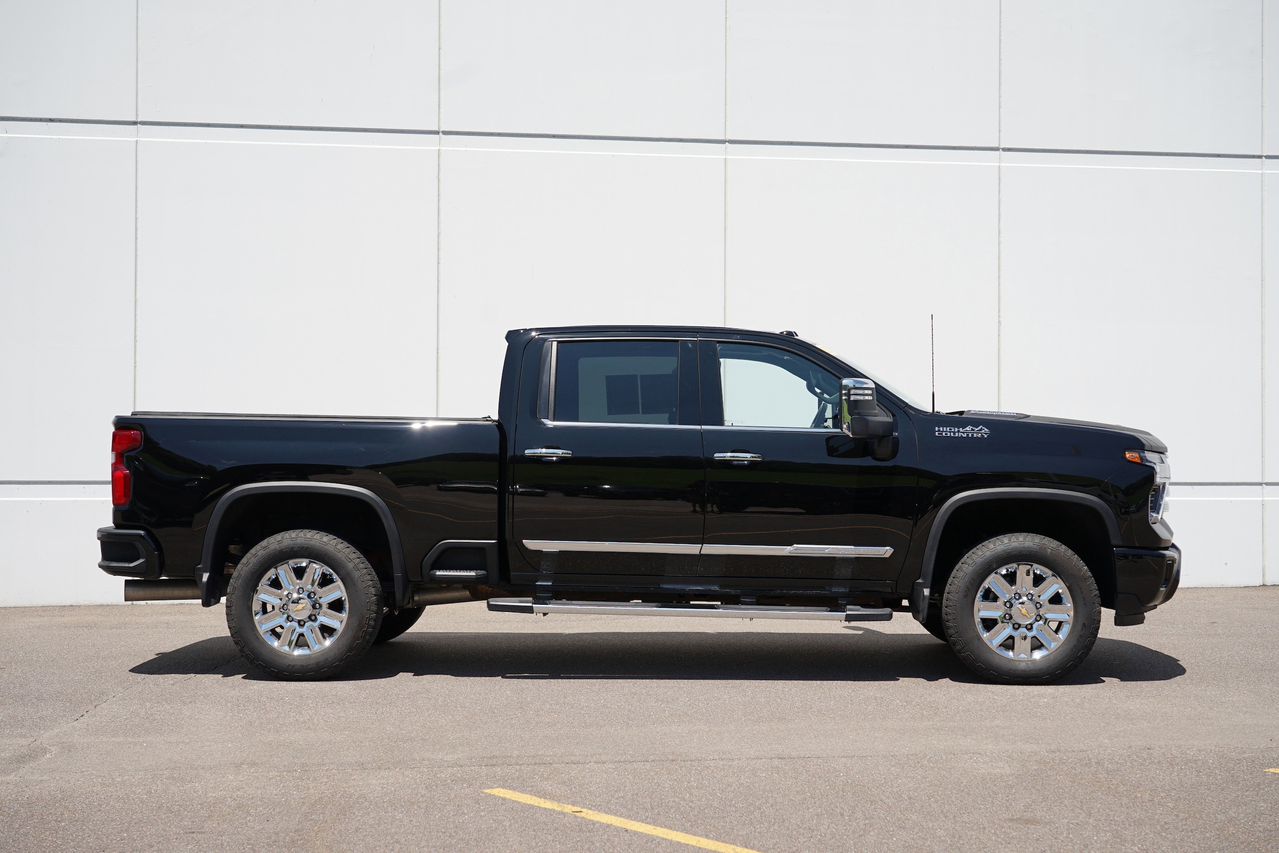 Used 2024 Chevrolet Silverado 3500HD High Country with VIN 2GC4YVEY7R1123916 for sale in Cold Spring, Minnesota
