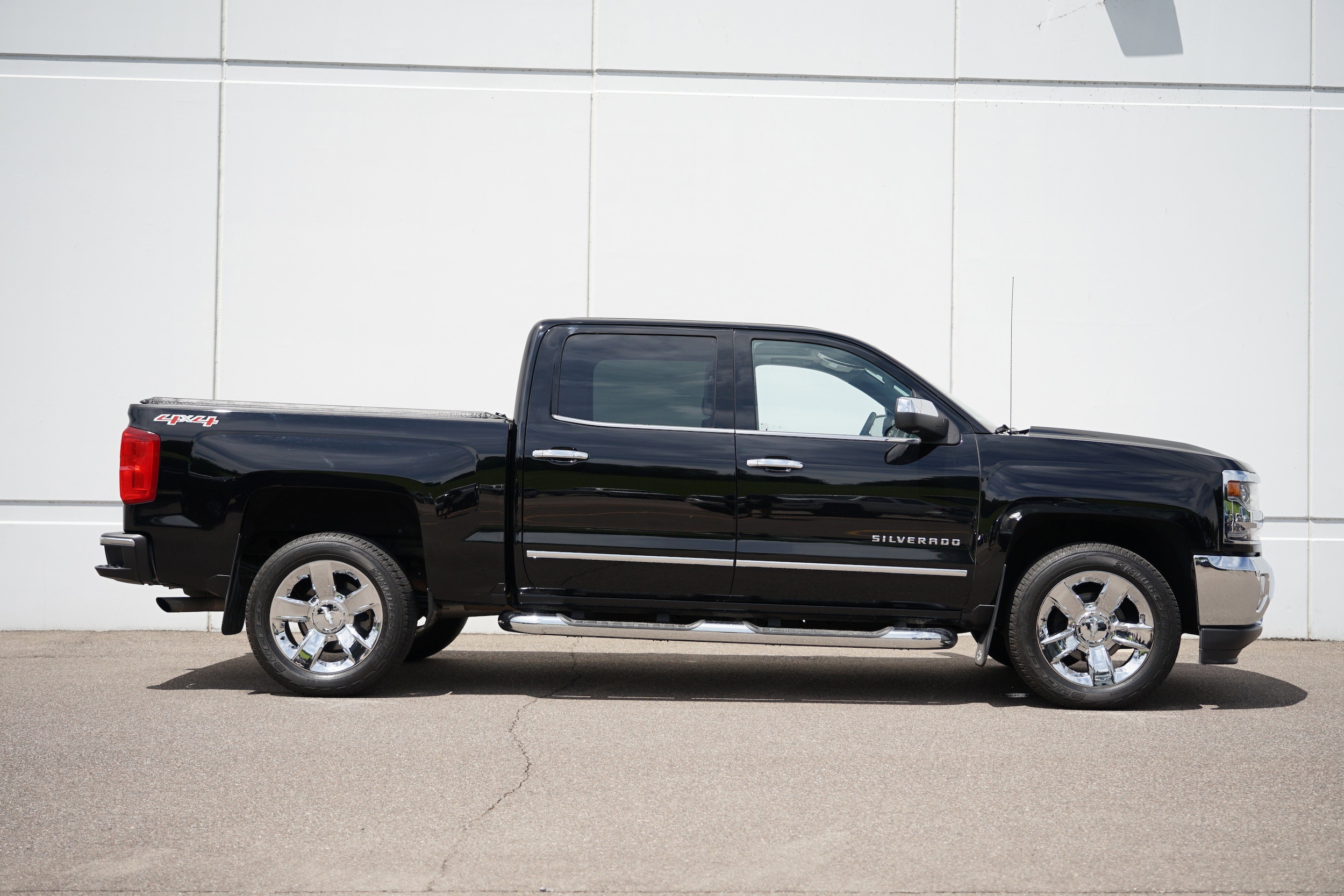 Used 2017 Chevrolet Silverado 1500 LTZ with VIN 3GCUKSEJ4HG309406 for sale in Cold Spring, Minnesota