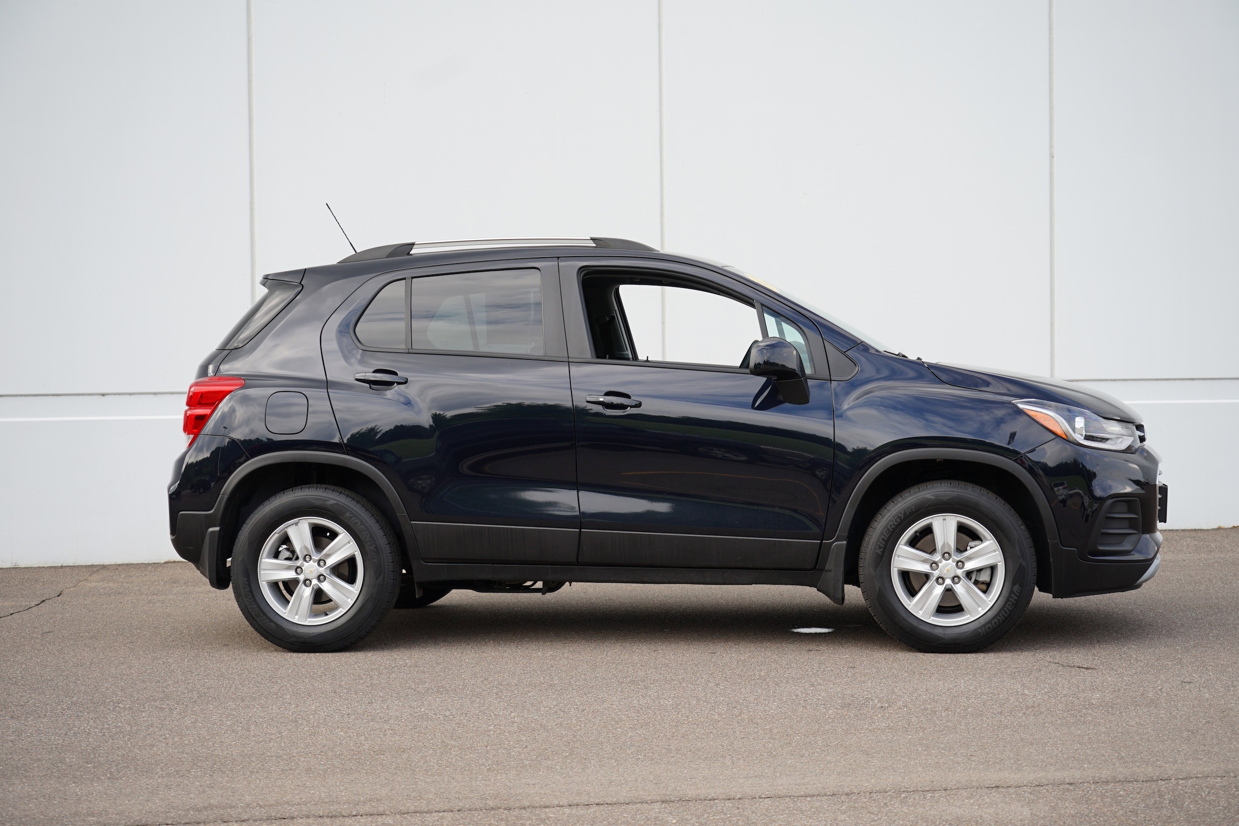 Used 2022 Chevrolet Trax LT with VIN KL7CJPSM2NB532068 for sale in Cold Spring, Minnesota