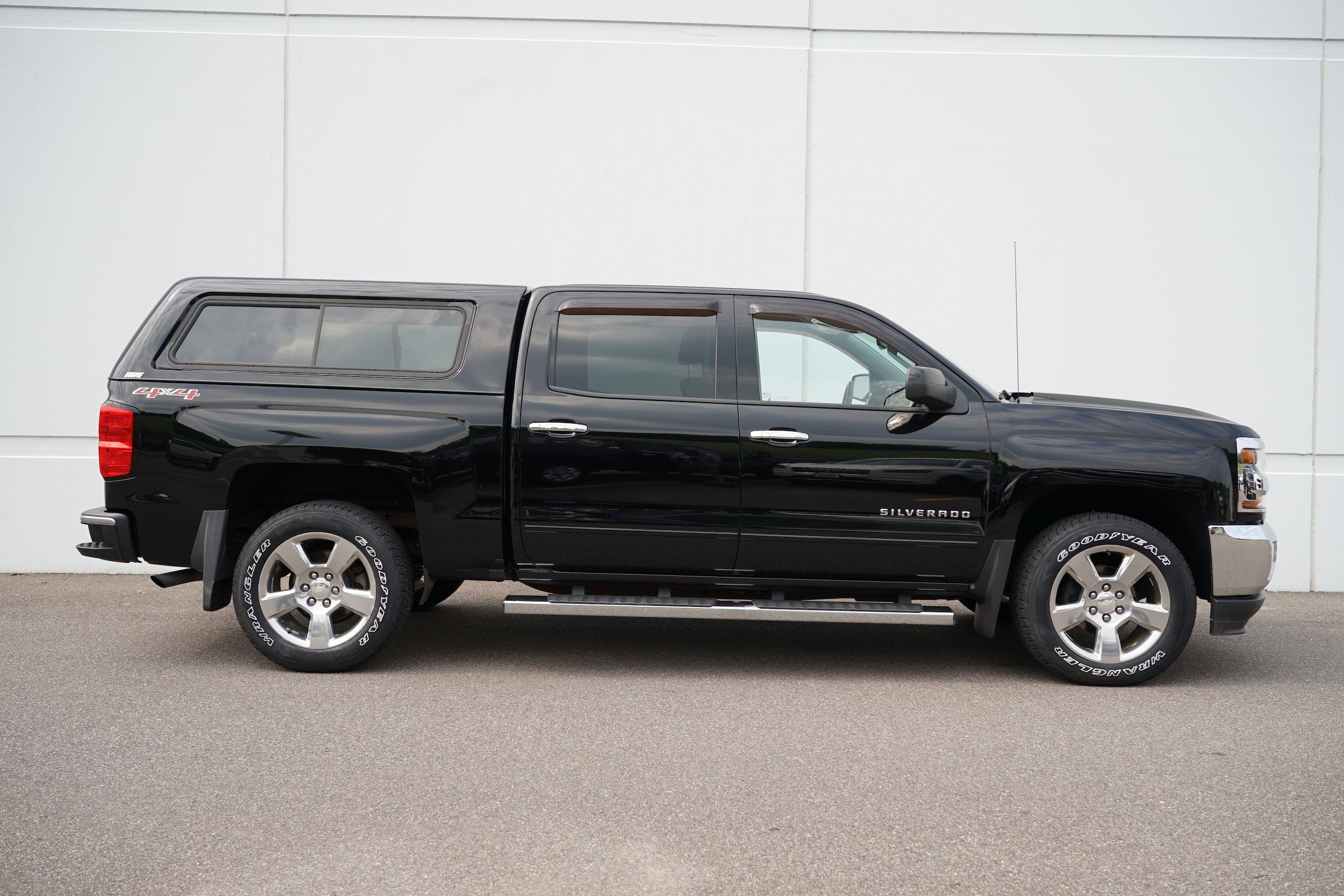 Used 2017 Chevrolet Silverado 1500 LT with VIN 3GCUKREC4HG498066 for sale in Cold Spring, Minnesota