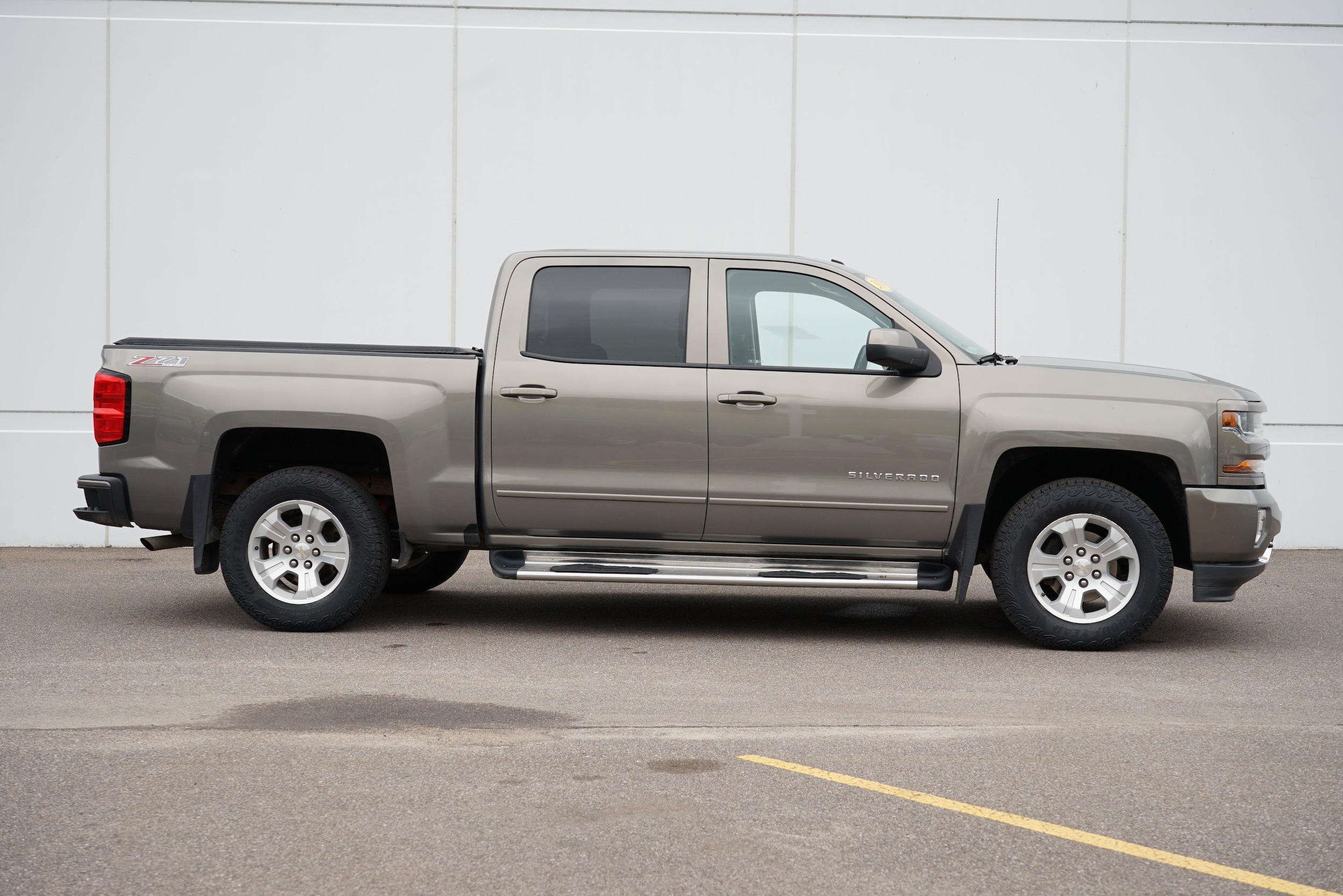 Used 2017 Chevrolet Silverado 1500 LT with VIN 3GCUKREC6HG383520 for sale in Cold Spring, Minnesota