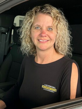 Staff member Tina from ID_1be9e2