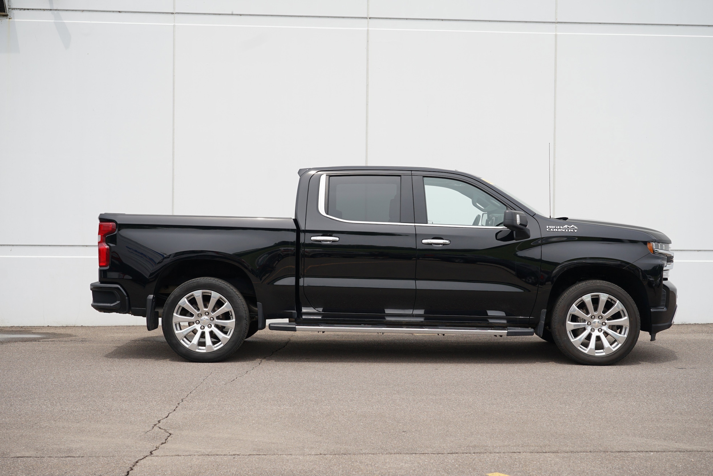Used 2022 Chevrolet Silverado 1500 Limited High Country with VIN 1GCUYHEL7NZ187090 for sale in Cold Spring, Minnesota