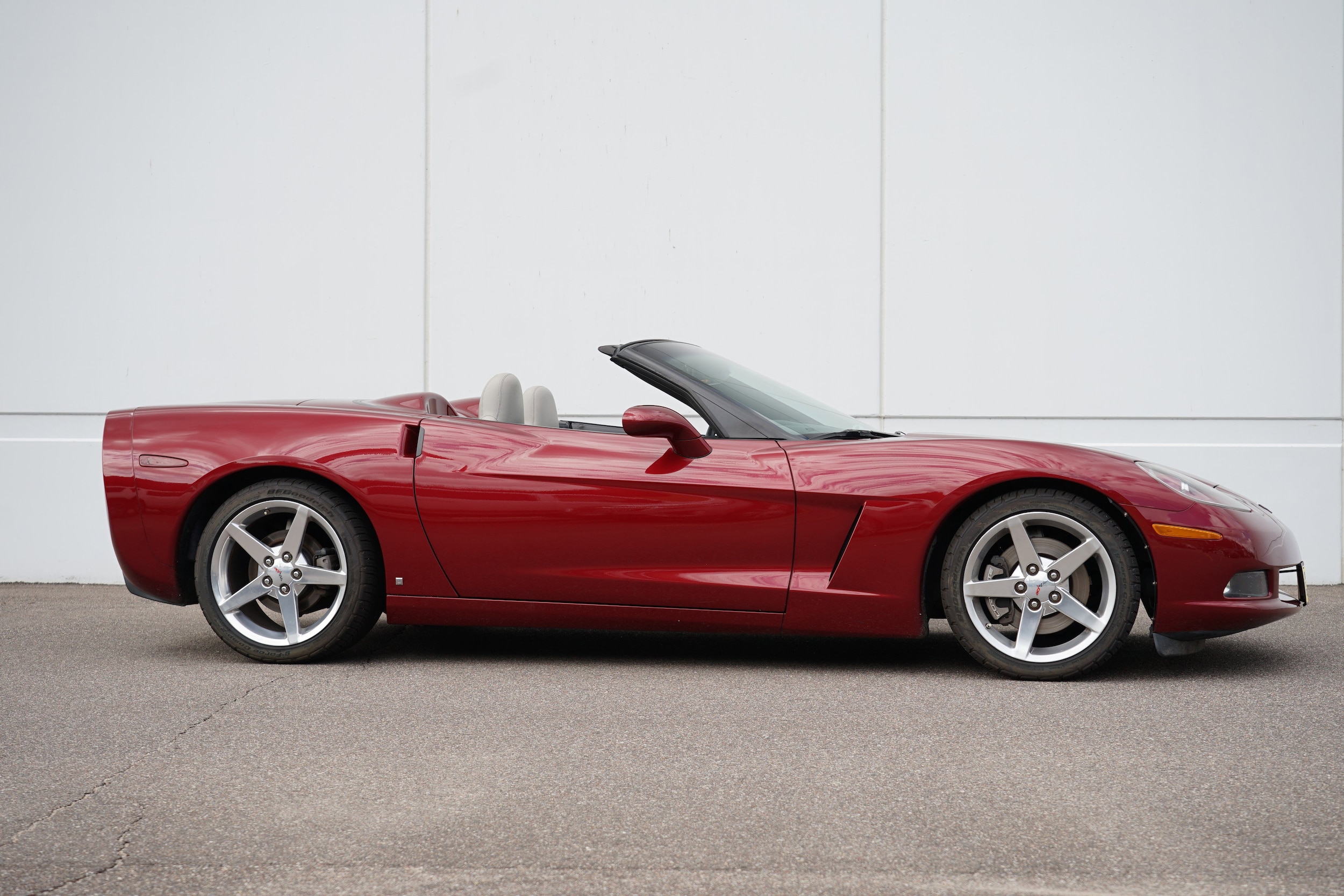 Used 2006 Chevrolet Corvette Base with VIN 1G1YY36U565100798 for sale in Cold Spring, Minnesota