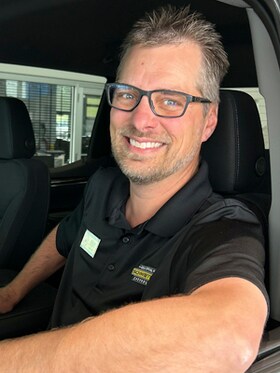 Staff member Jeremy from ID_3aca24