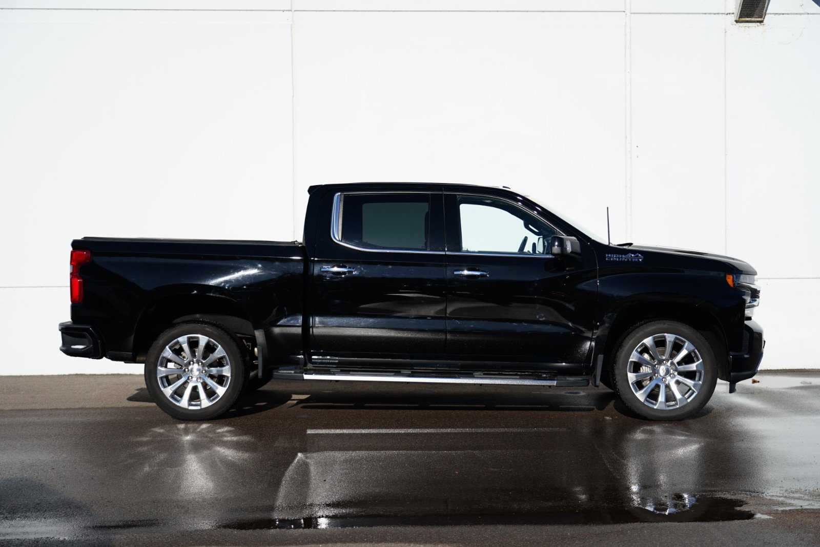 Used 2021 Chevrolet Silverado 1500 High Country with VIN 3GCUYHEL6MG114114 for sale in Cold Spring, MN