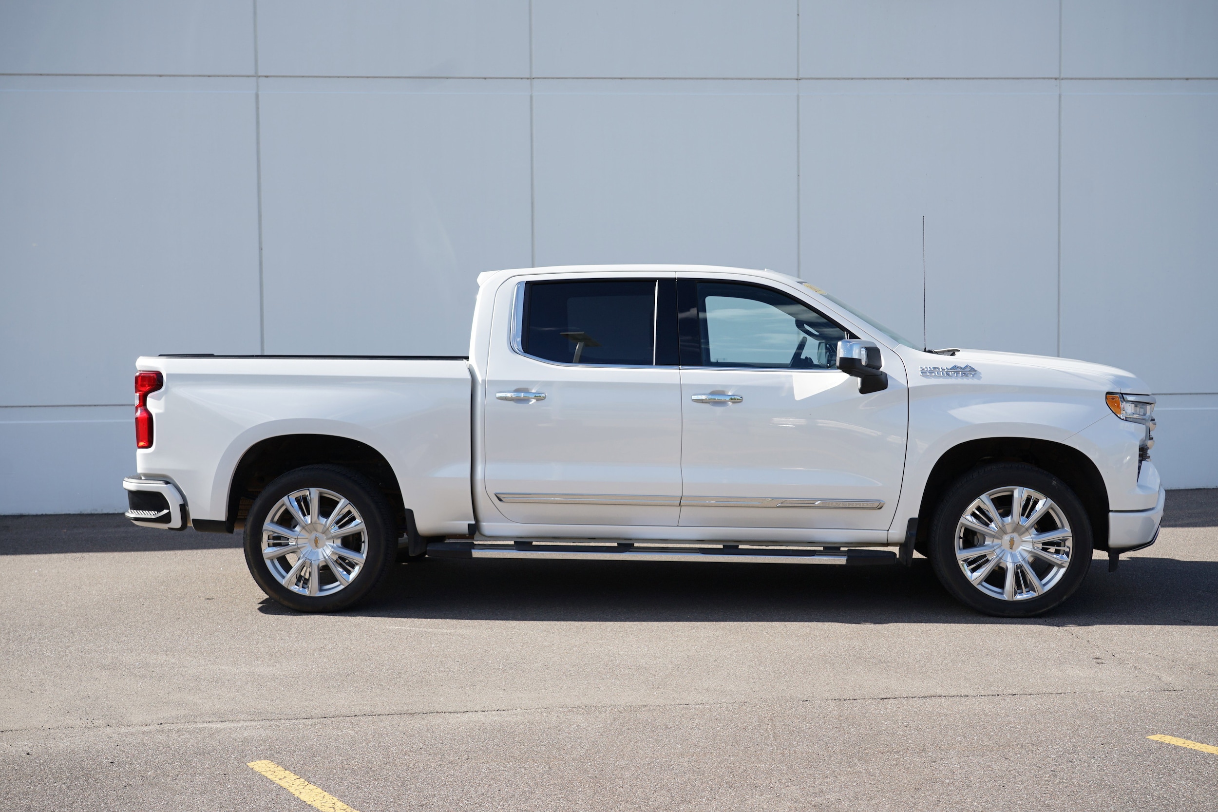 Used 2023 Chevrolet Silverado 1500 High Country with VIN 1GCUDJEDXPZ107862 for sale in Cold Spring, MN