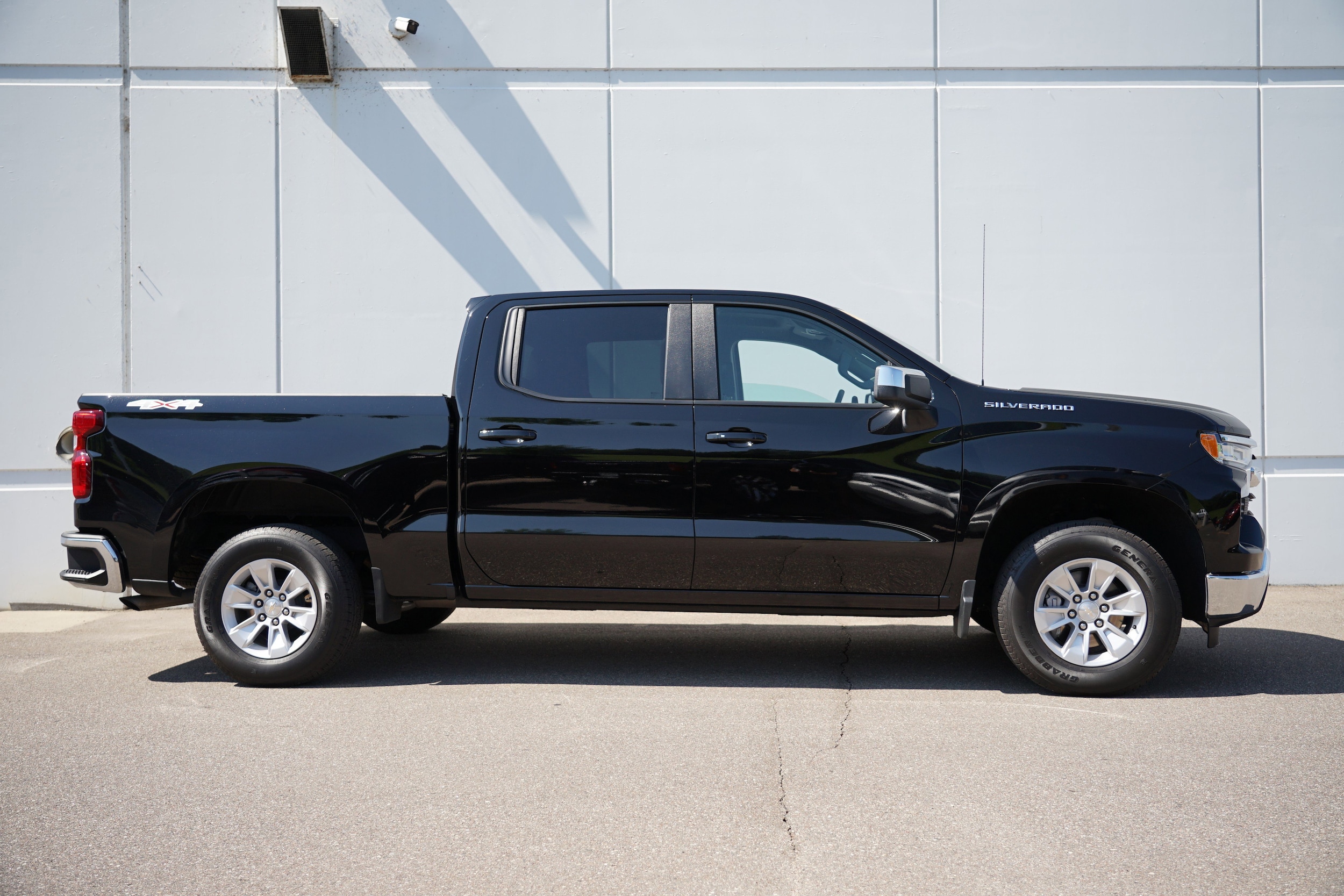 Used 2024 Chevrolet Silverado 1500 LT with VIN 1GCPDDEK1RZ145481 for sale in Cold Spring, Minnesota