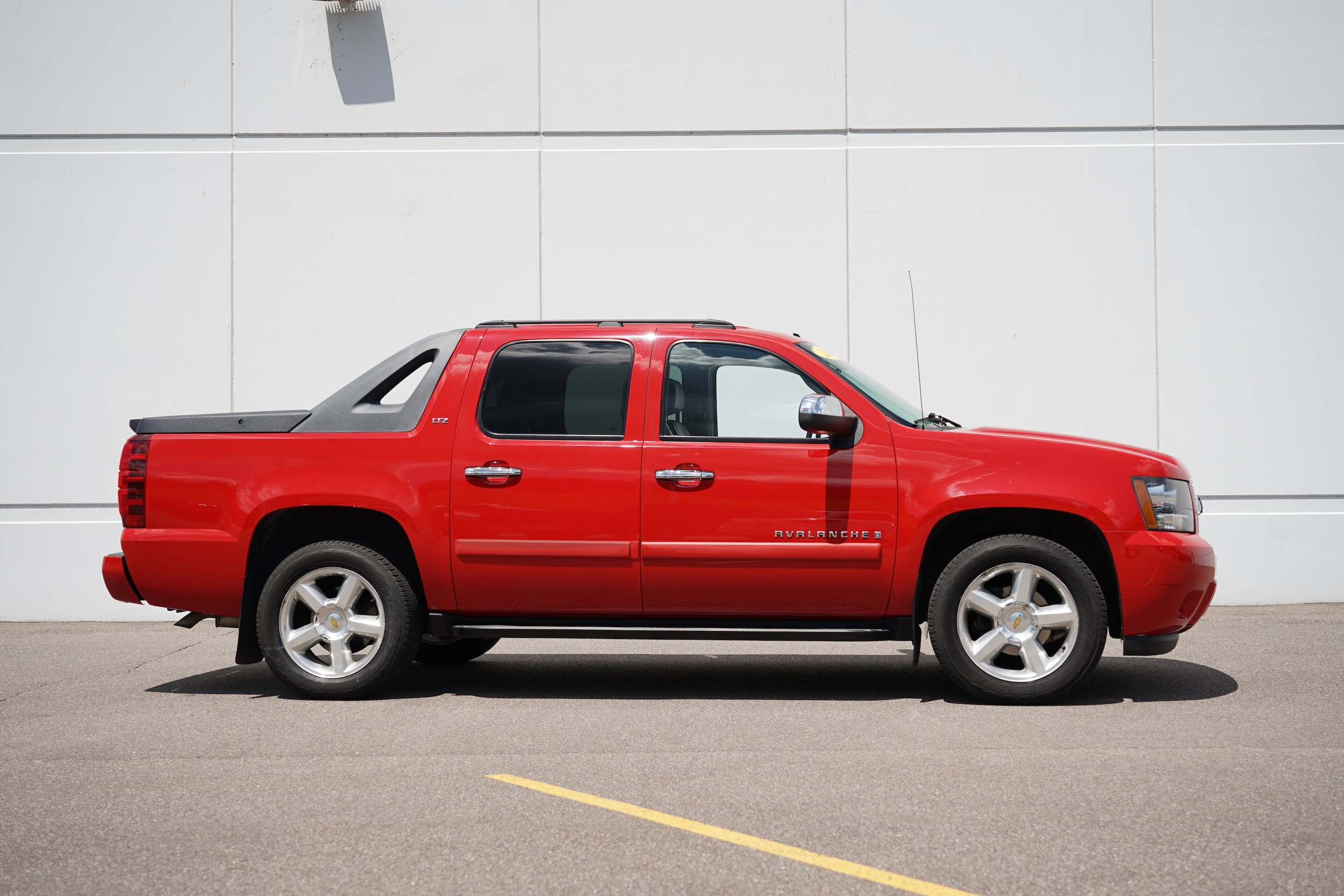 Used 2007 Chevrolet Avalanche LT with VIN 3GNFK12317G294894 for sale in Cold Spring, Minnesota