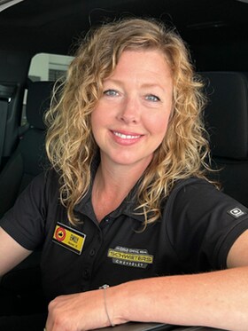Staff member Emily from ID_8501d7