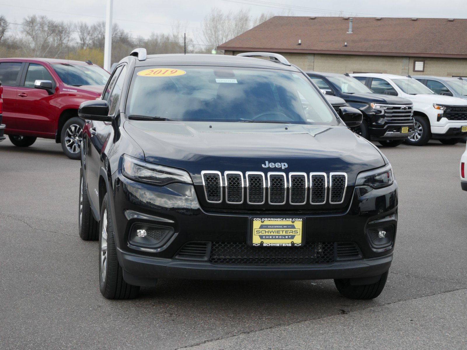 Used 2019 Jeep Cherokee Latitude Plus with VIN 1C4PJMLX6KD111899 for sale in Cold Spring, Minnesota
