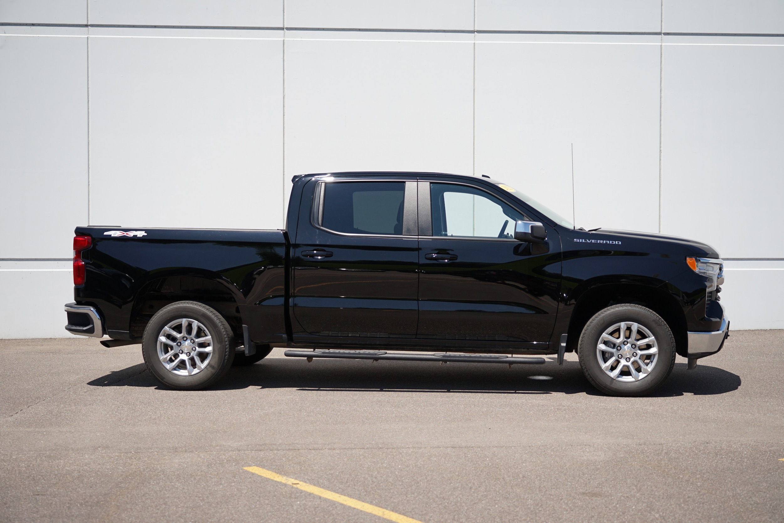 Used 2022 Chevrolet Silverado 1500 LT with VIN 1GCUDDED0NZ634677 for sale in Cold Spring, Minnesota