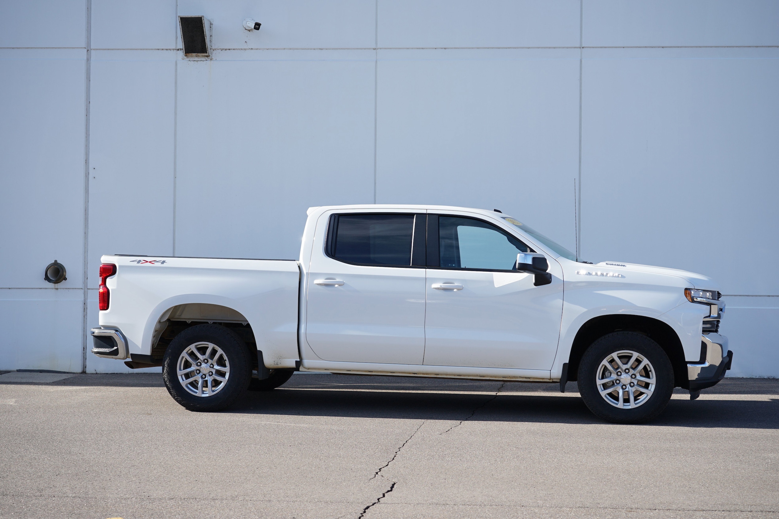 Used 2022 Chevrolet Silverado 1500 Limited LT with VIN 1GCUYDET1NZ225972 for sale in Cold Spring, MN