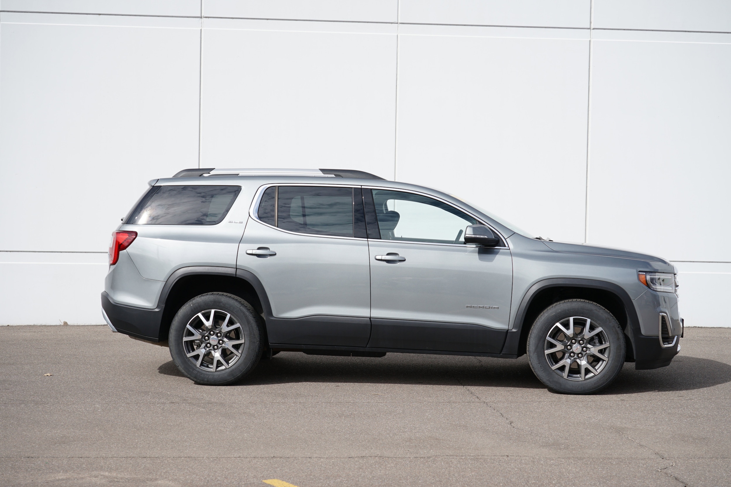 Used 2023 GMC Acadia SLE with VIN 1GKKNRL40PZ171516 for sale in Cold Spring, MN