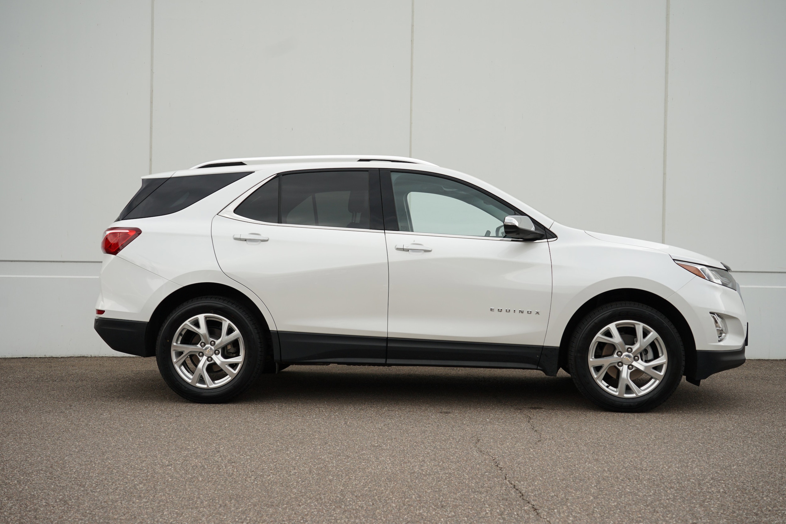 Used 2020 Chevrolet Equinox Premier with VIN 3GNAXXEV0LS617982 for sale in Cold Spring, Minnesota