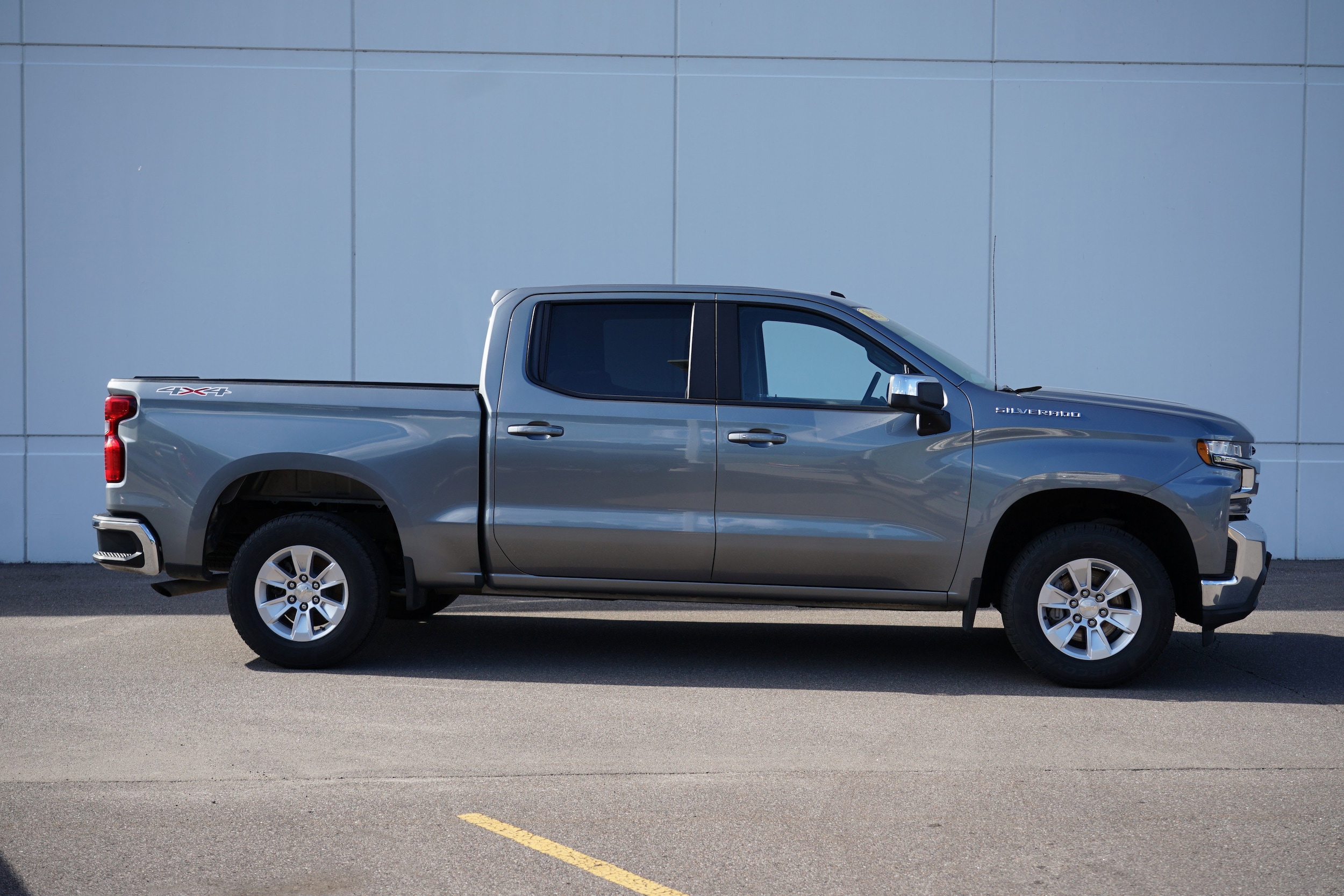 Used 2020 Chevrolet Silverado 1500 LT with VIN 3GCPYDEK1LG296736 for sale in Cold Spring, MN