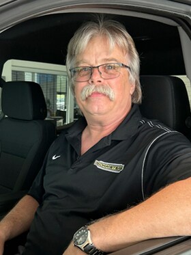 Staff member Kevin from ID_97346e