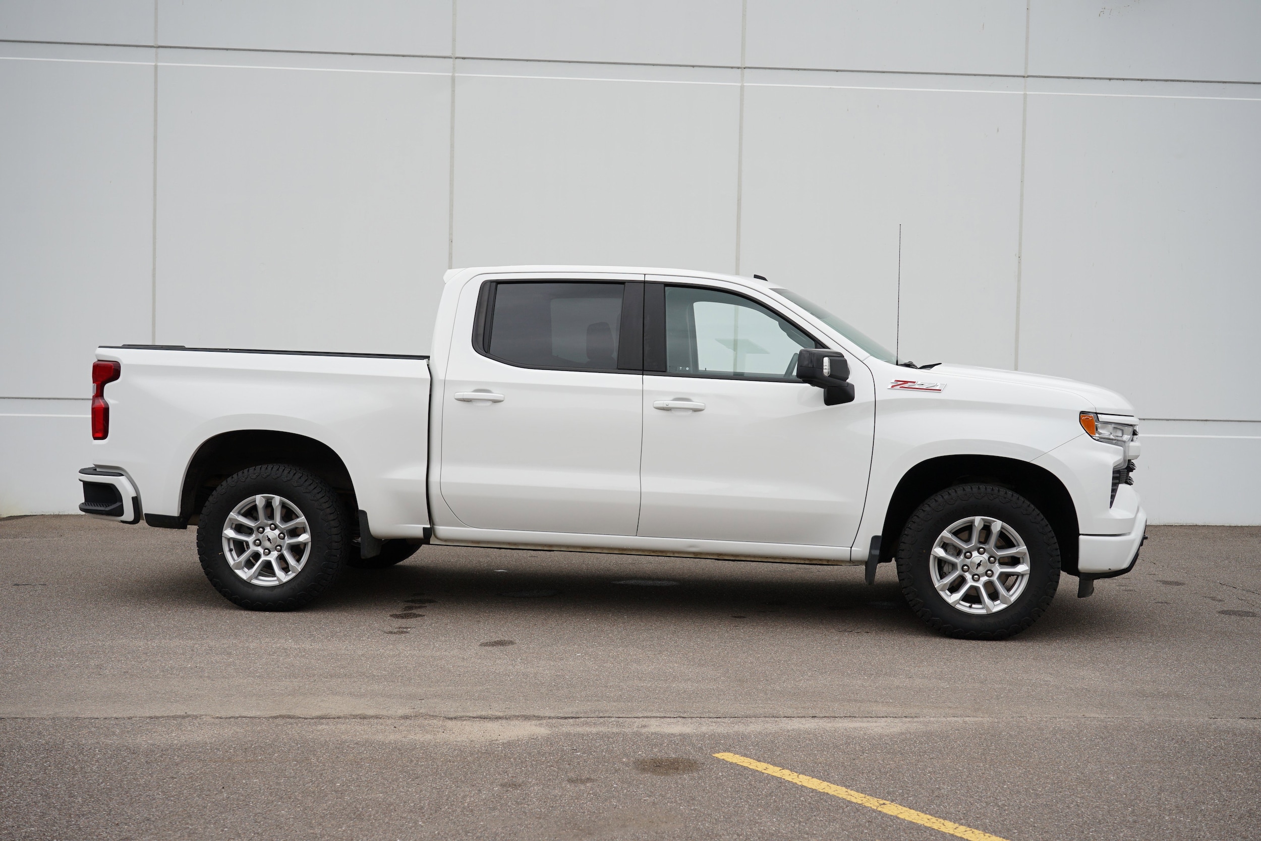 Used 2022 Chevrolet Silverado 1500 RST with VIN 2GCUDEEDXN1506297 for sale in Cold Spring, Minnesota