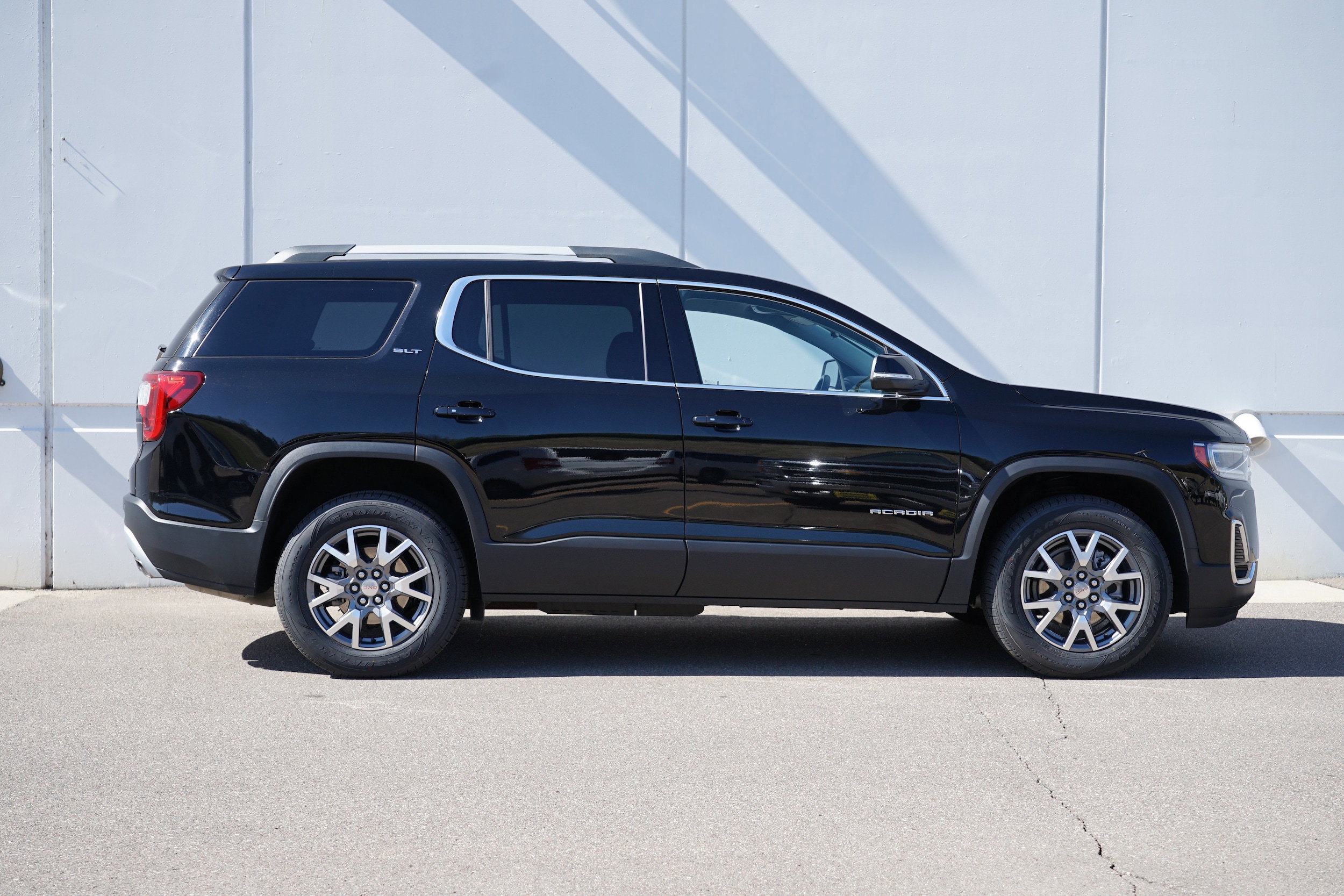 Used 2023 GMC Acadia SLT with VIN 1GKKNUL42PZ148015 for sale in Cold Spring, MN