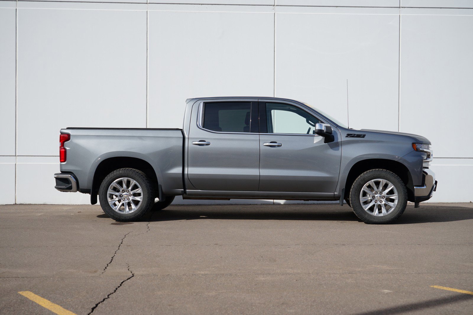 Used 2022 Chevrolet Silverado 1500 Limited LTZ with VIN 1GCUYGEL9NZ215045 for sale in Cold Spring, MN