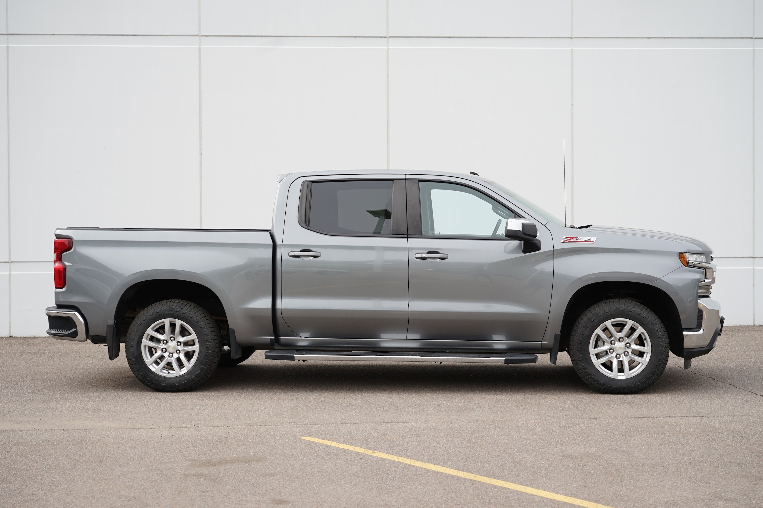 Used 2020 Chevrolet Silverado 1500 LT with VIN 3GCUYDEDXLG241349 for sale in Cold Spring, MN