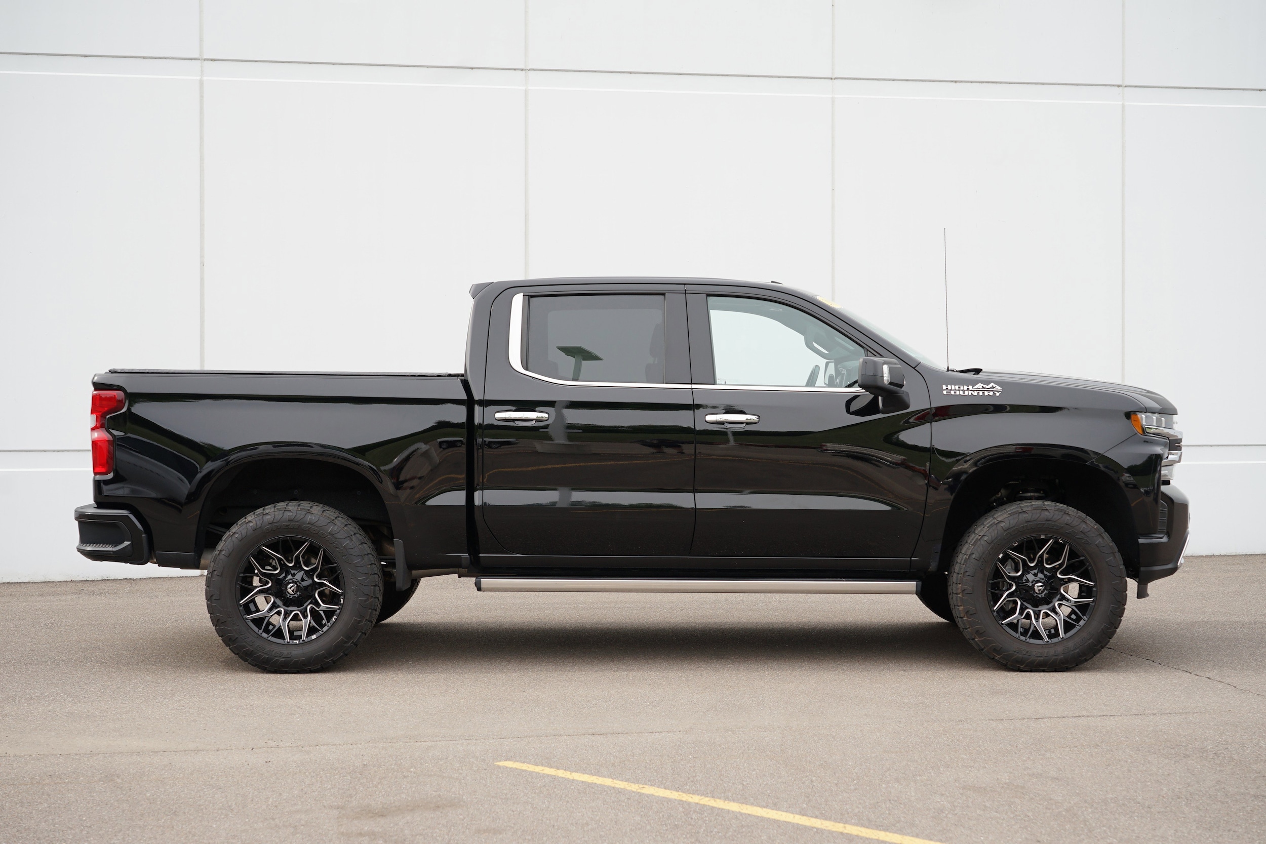 Used 2019 Chevrolet Silverado 1500 High Country with VIN 1GCUYHEL2KZ101941 for sale in Cold Spring, MN
