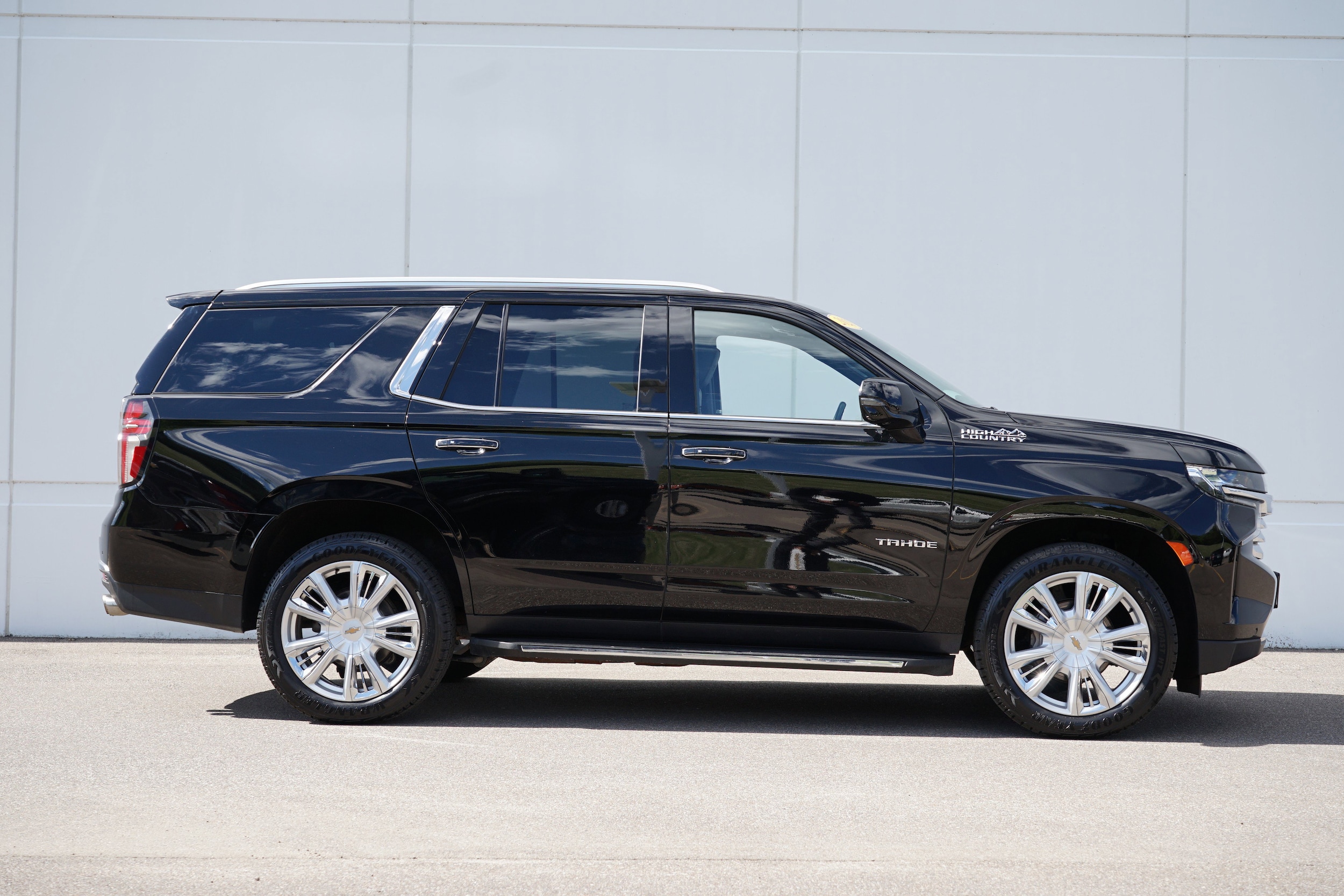 Used 2021 Chevrolet Tahoe High Country with VIN 1GNSKTKL5MR286058 for sale in Cold Spring, Minnesota