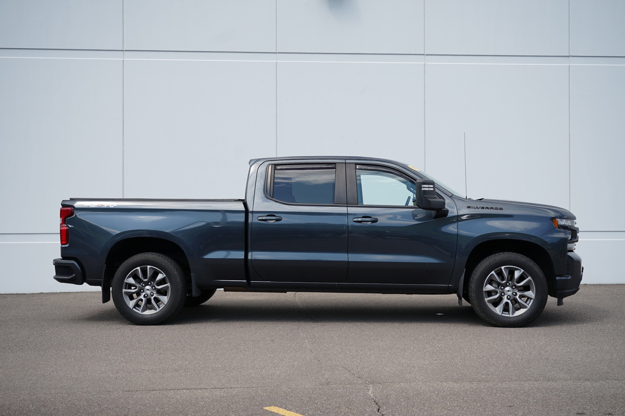Used 2021 Chevrolet Silverado 1500 RST with VIN 1GCUYEEL7MZ369238 for sale in Cold Spring, Minnesota