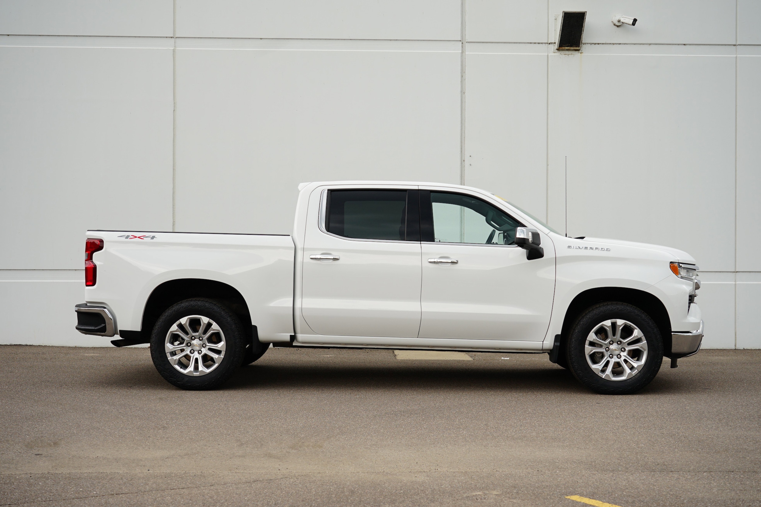 Used 2023 Chevrolet Silverado 1500 LTZ with VIN 2GCUDGED6P1136156 for sale in Cold Spring, MN