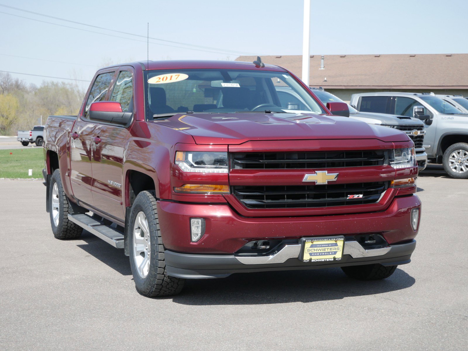 Used 2017 Chevrolet Silverado 1500 LT with VIN 3GCUKREC2HG339322 for sale in Cold Spring, Minnesota