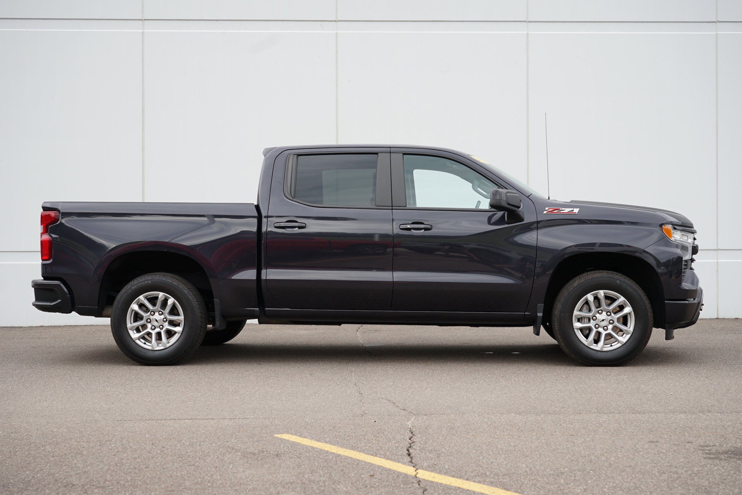 Used 2022 Chevrolet Silverado 1500 RST with VIN 3GCUDEELXNG593584 for sale in Cold Spring, Minnesota