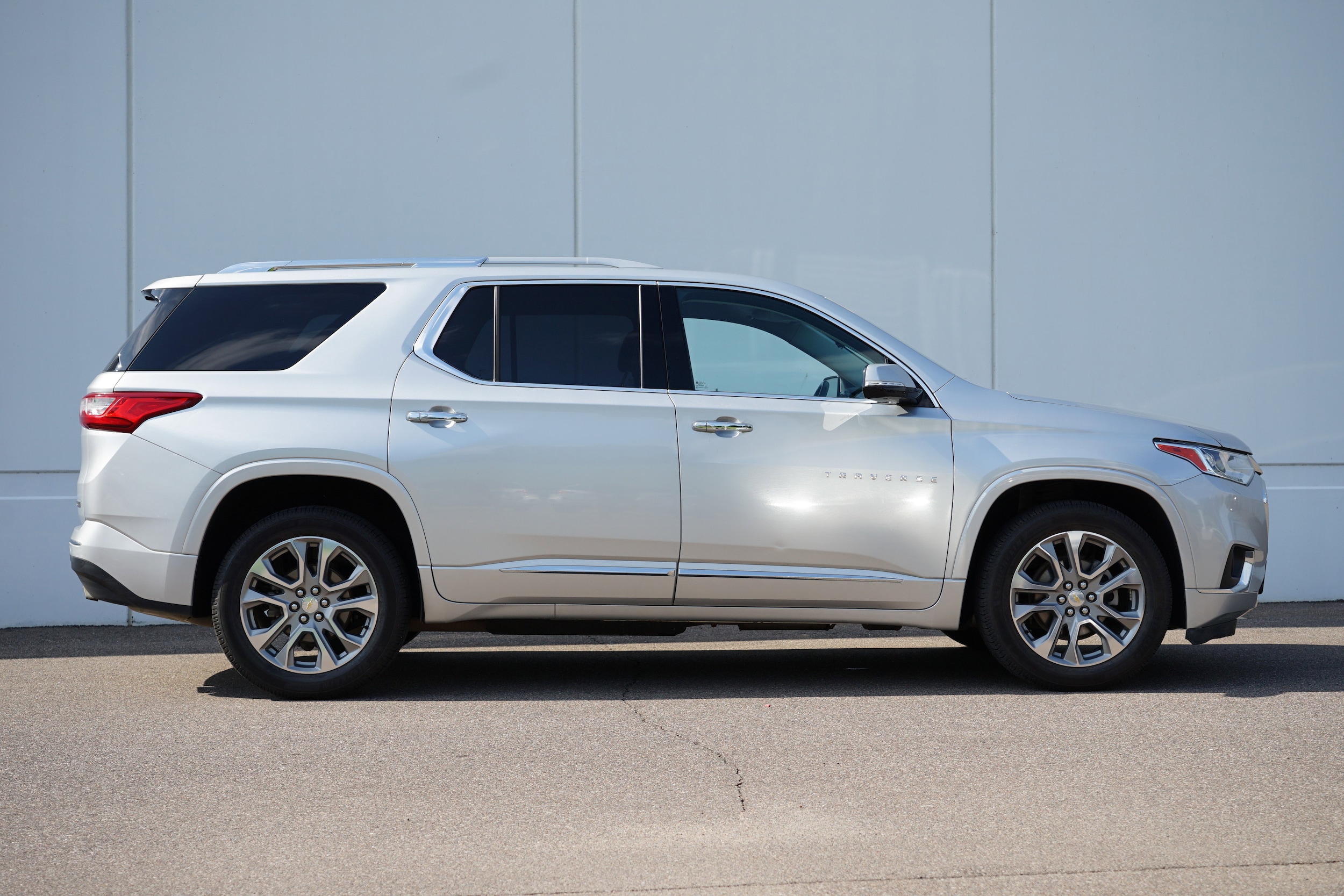 Used 2018 Chevrolet Traverse Premier with VIN 1GNEVJKWXJJ188883 for sale in Cold Spring, Minnesota