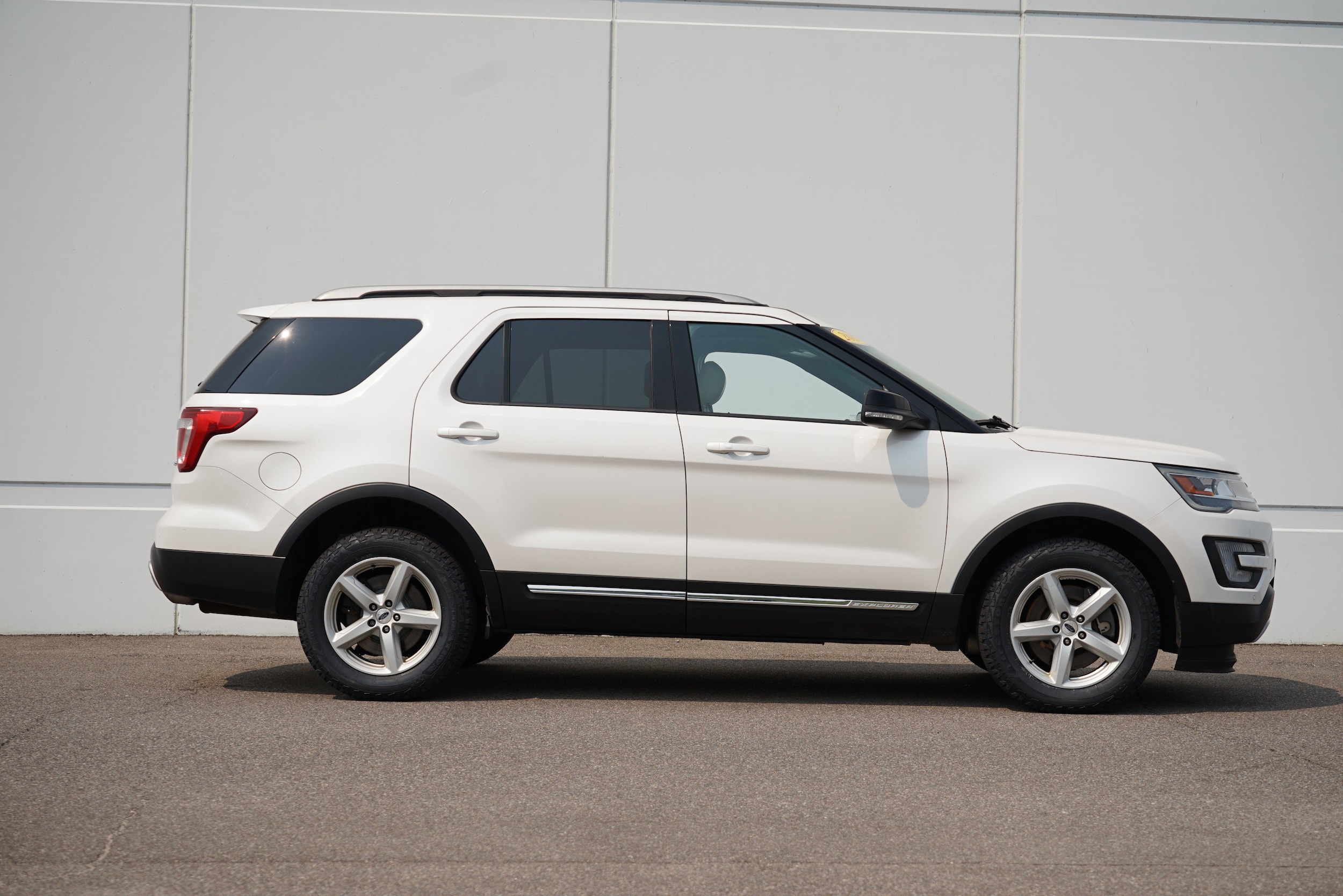 Used 2017 Ford Explorer XLT with VIN 1FM5K8D83HGC79733 for sale in Cold Spring, Minnesota