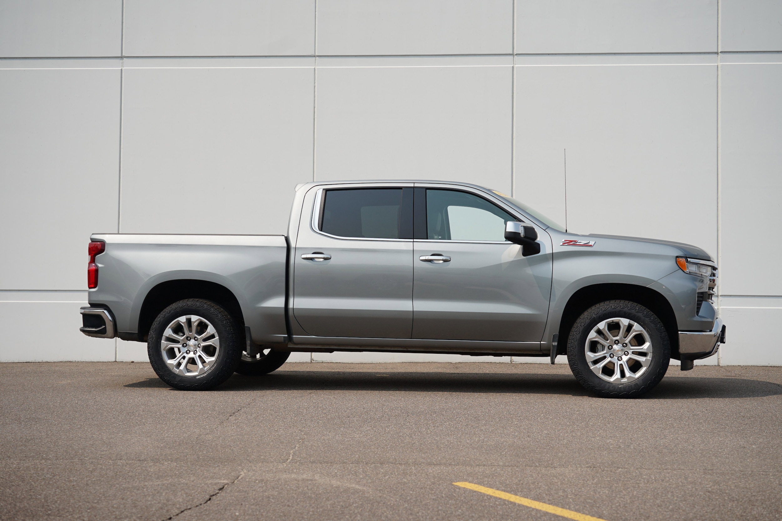 Used 2024 Chevrolet Silverado 1500 LTZ with VIN 2GCUDGED3R1212242 for sale in Cold Spring, Minnesota