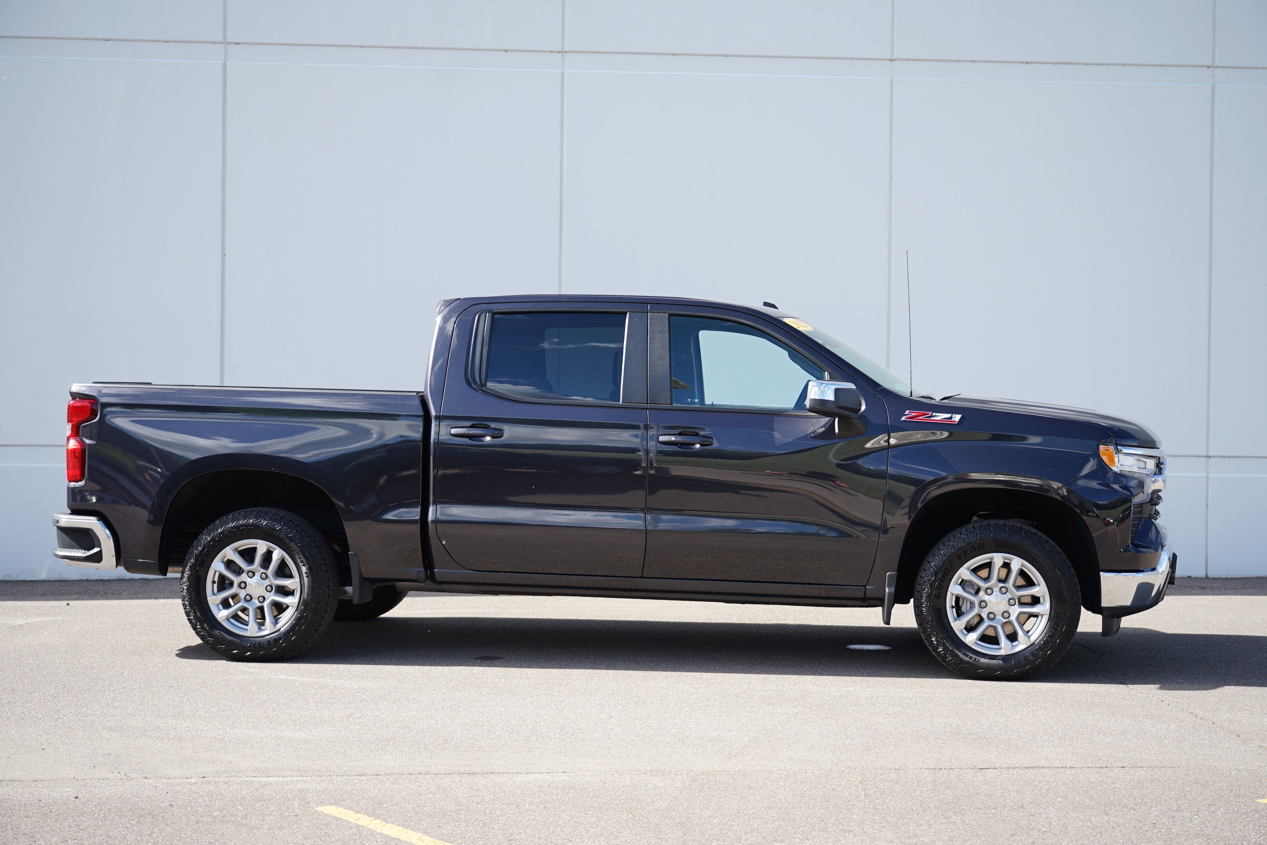 Used 2022 Chevrolet Silverado 1500 LT with VIN 2GCUDDEDXN1503118 for sale in Cold Spring, MN