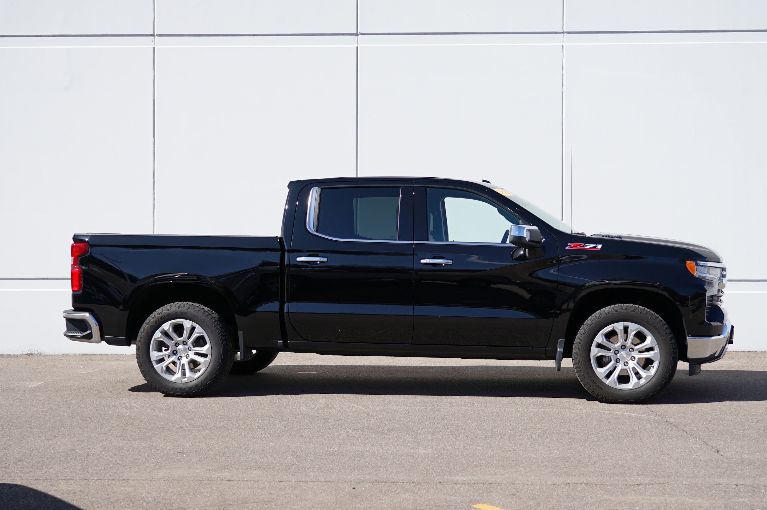 Used 2024 Chevrolet Silverado 1500 LTZ with VIN 1GCUDGE82RZ178224 for sale in Cold Spring, MN