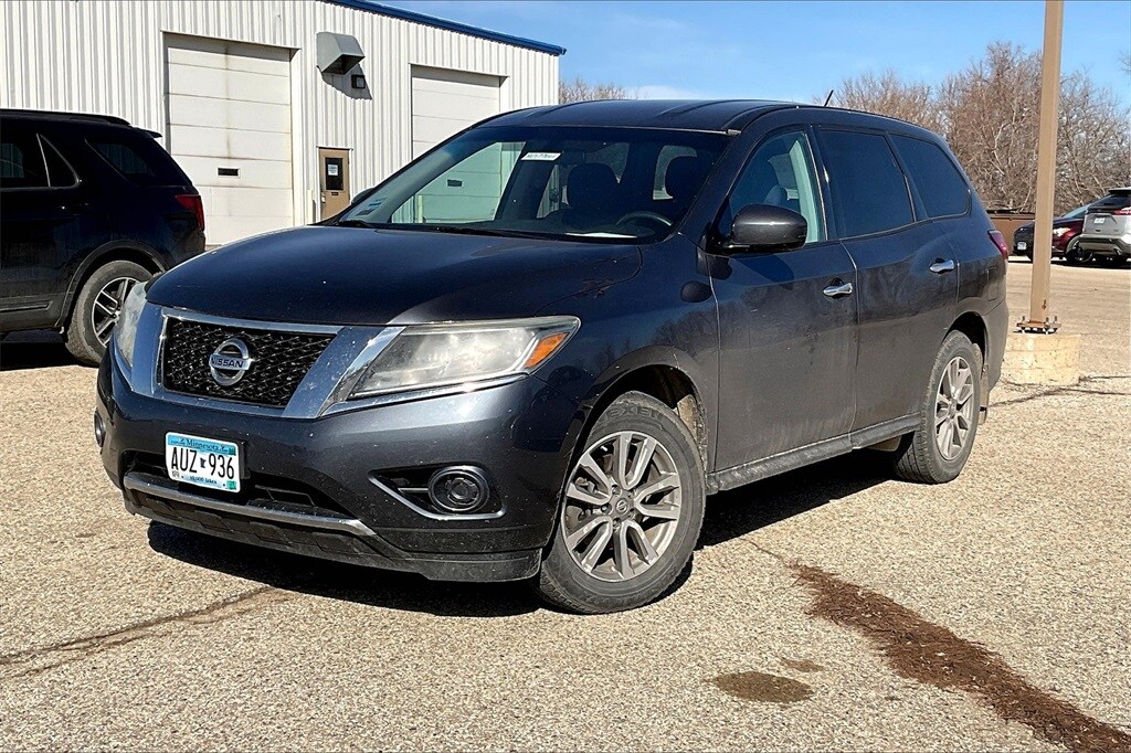 Used 2014 Nissan Pathfinder S with VIN 5N1AR2MM8EC717587 for sale in Montevideo, Minnesota