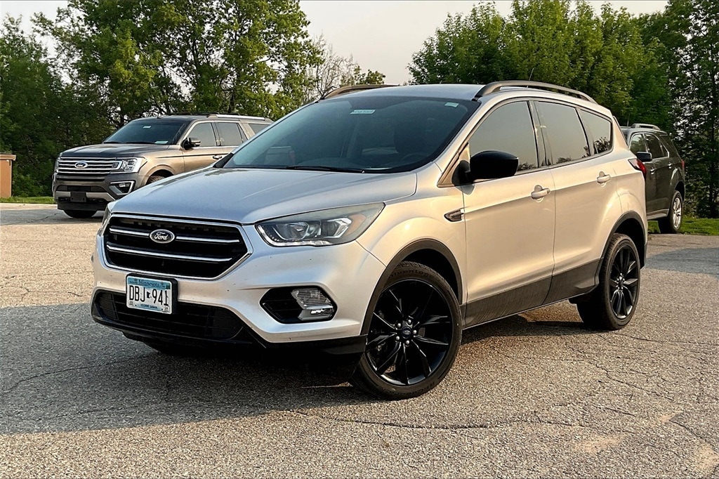 Used 2019 Ford Escape SE with VIN 1FMCU9GD4KUB61344 for sale in Montevideo, Minnesota
