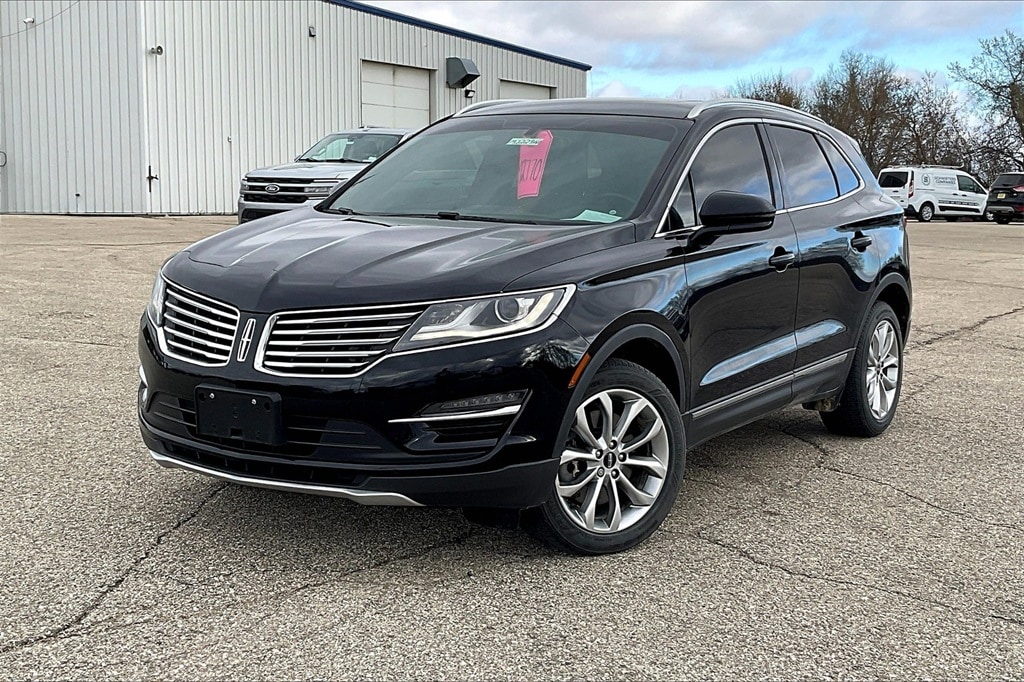Used 2018 Lincoln MKC Select with VIN 5LMCJ2D9XJUL13462 for sale in Montevideo, Minnesota