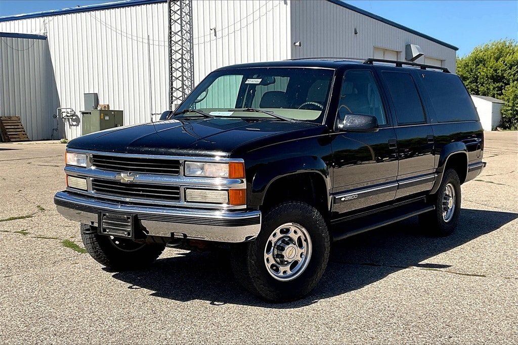 Used 1999 Chevrolet Suburban Base with VIN 3GNGK26J5XG102685 for sale in Cold Spring, Minnesota