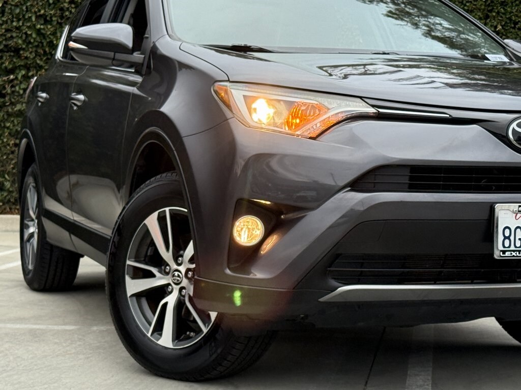 2018 Toyota RAV4 XLE photo 4