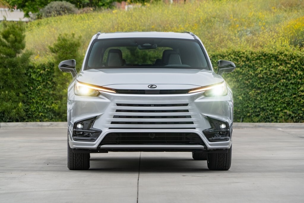 2026 Lexus TX 500h F SPORT Performance Premium photo 3