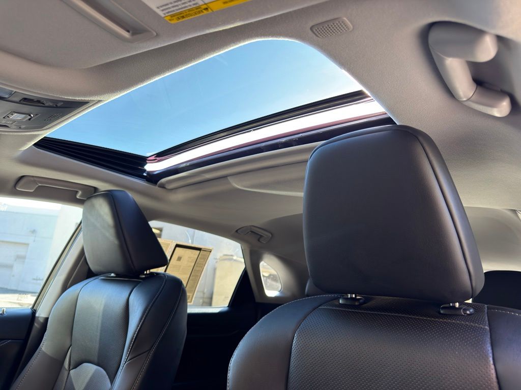 2022 Lexus RX Hybrid 450h - Photo 17