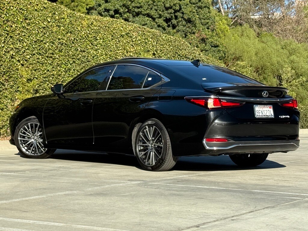 2023 Lexus ES 300h Premium photo 2