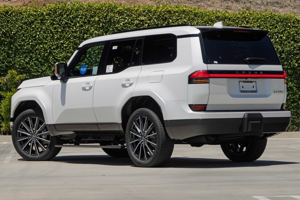 2025 Lexus GX 550 Luxury photo 2