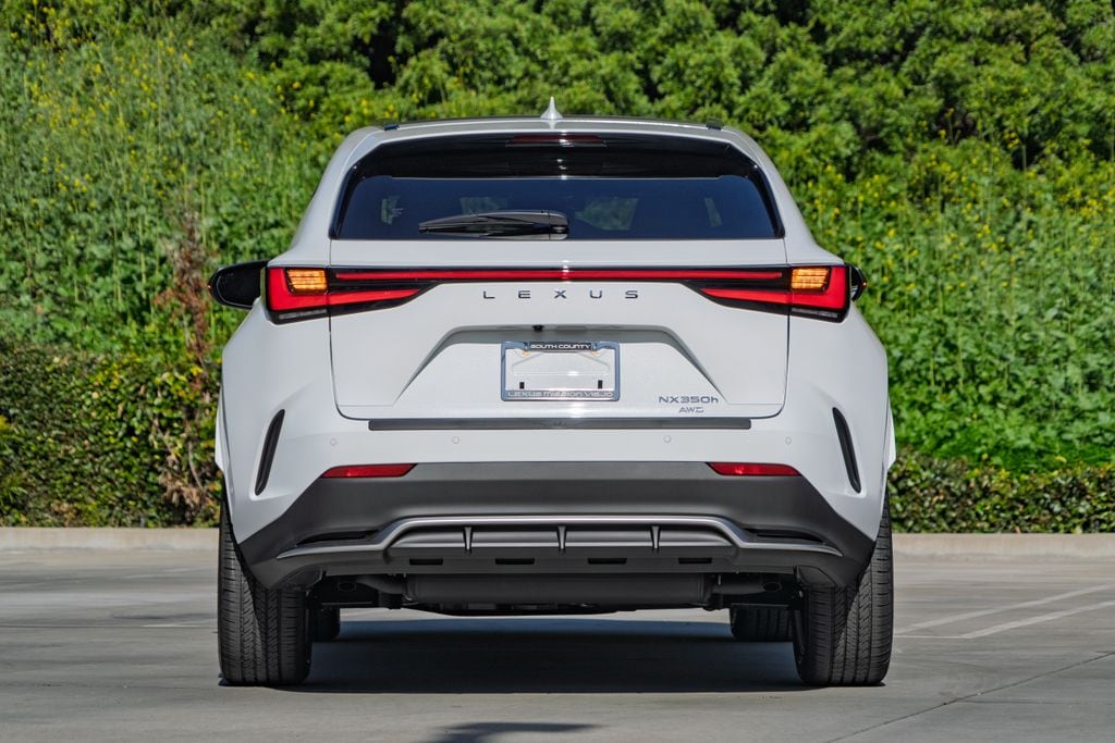 2026 Lexus NX 350h F-Sport - Photo 8