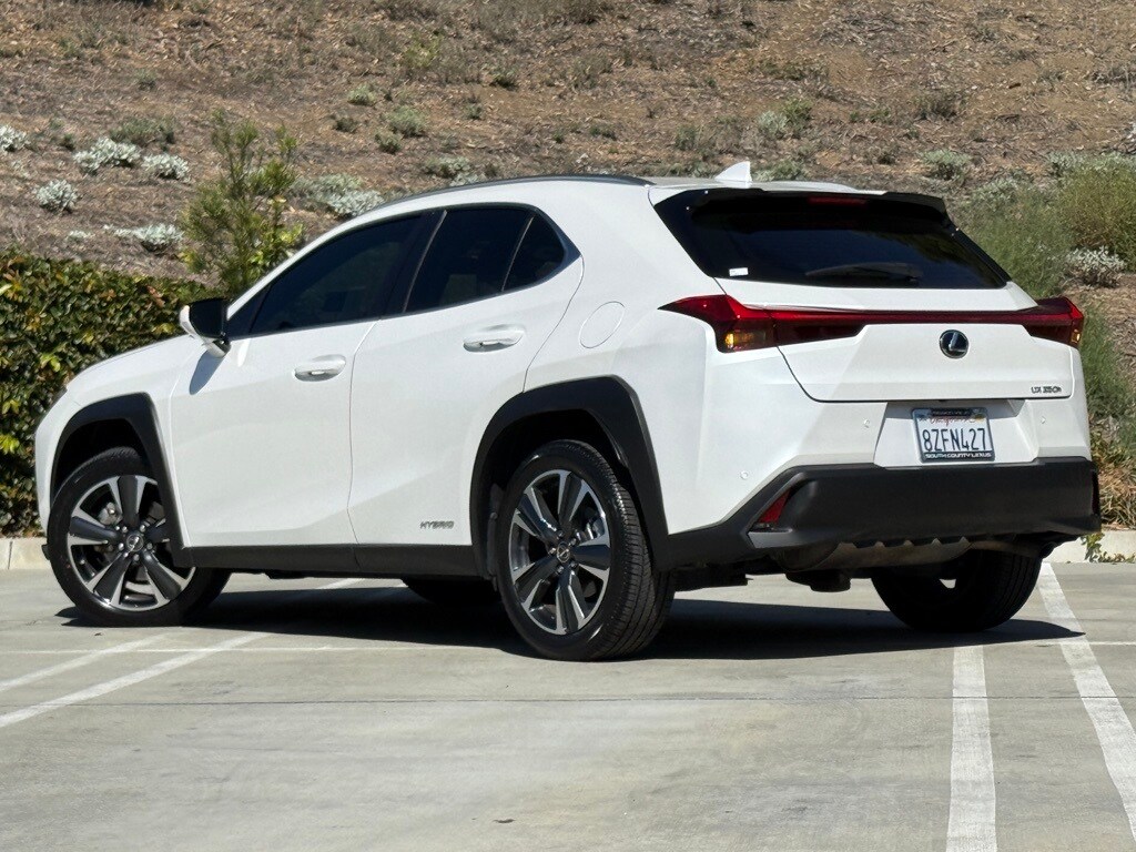 2022 Lexus UX 250h photo 2