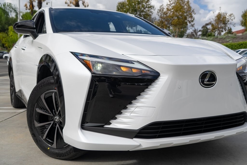 2026 Lexus RZ 450e photo 4